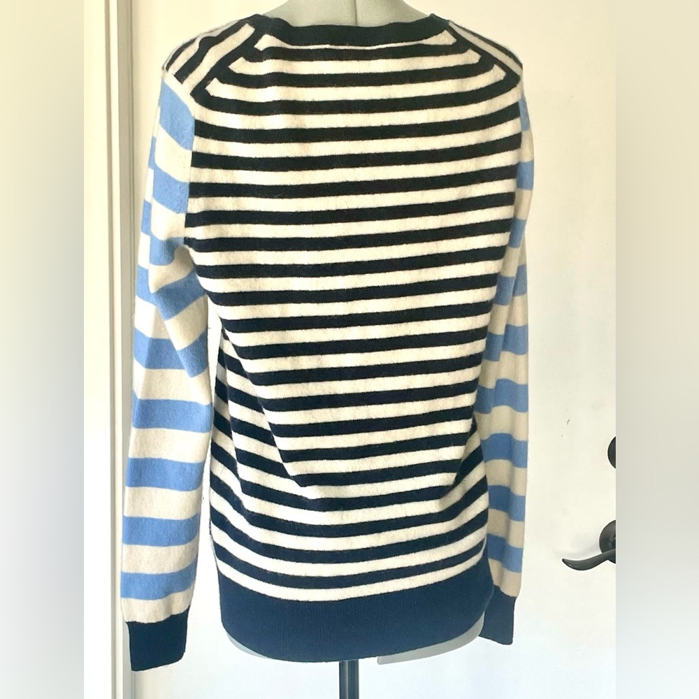 Saks Fifth Avenue 100% Cashmere sweater, contrasting navy/light blue stripes, M - Picture 3 of 10